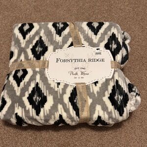 Geometric Plush Throw Blanket - Gray and Black